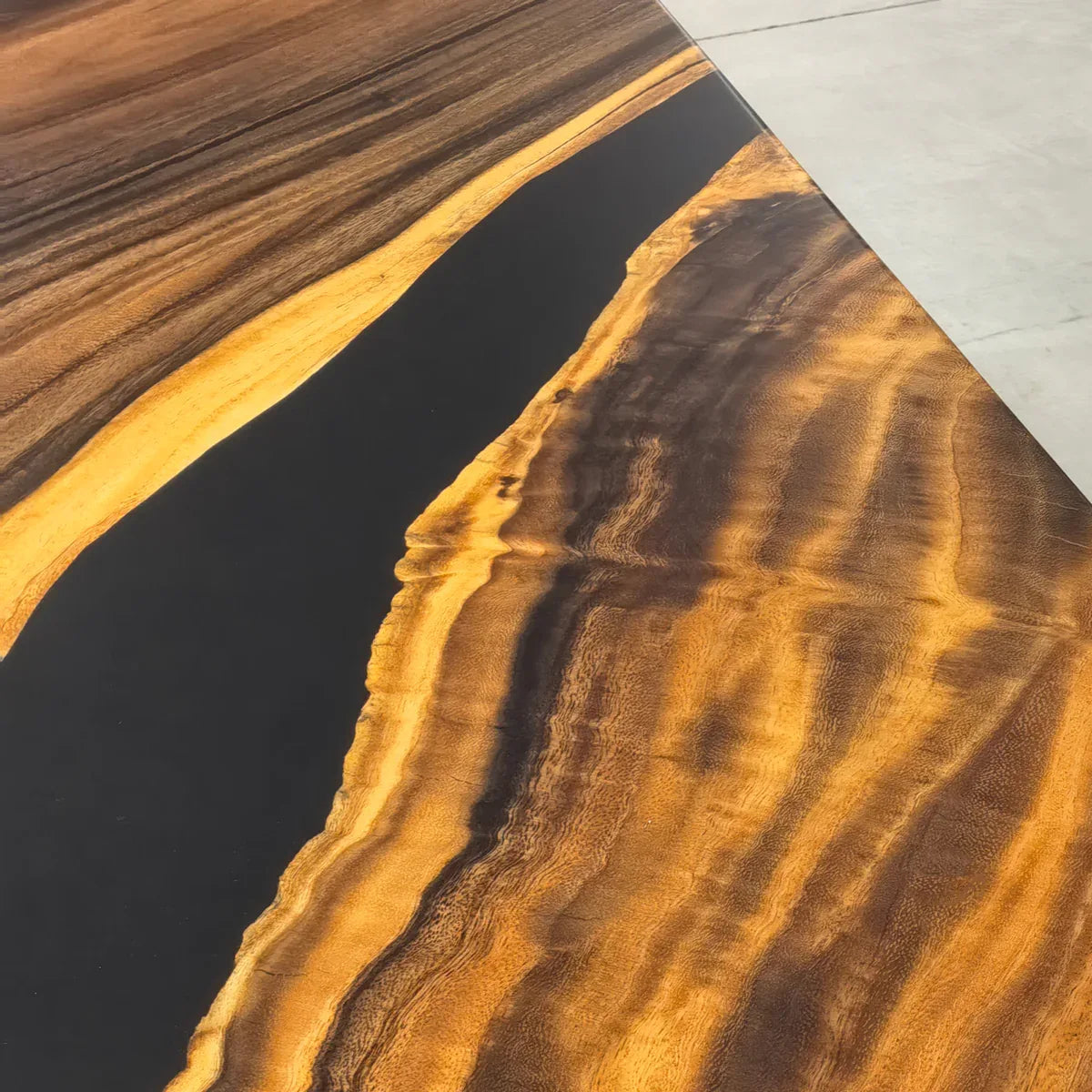 One-piece natural wood luxury vintage style dining table for 10 people - MOOKA FURNITURE