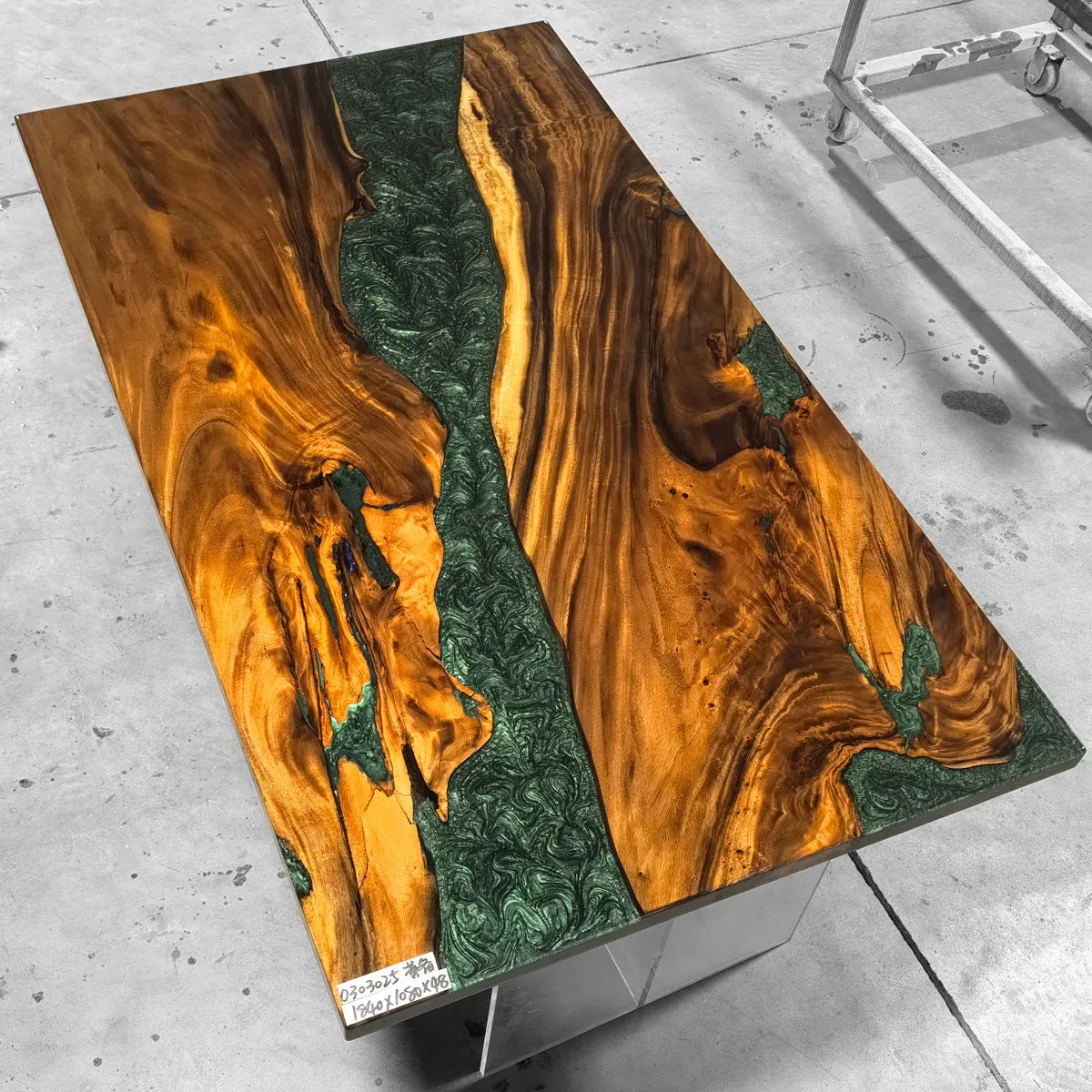 Forest green resin natural wood unique luxury 6-8 people dining table - MOOKA FURNITURE