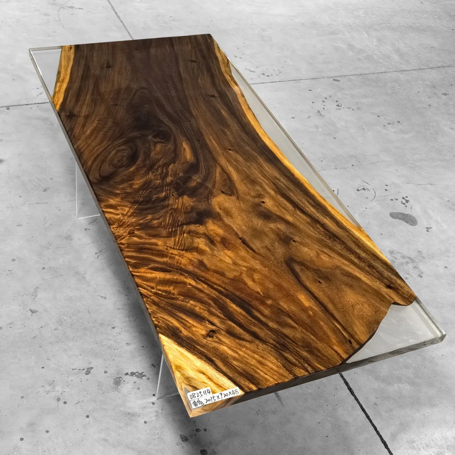 Luxury single wood epoxy river table for 6-8 person - MOOKA FURNITURE