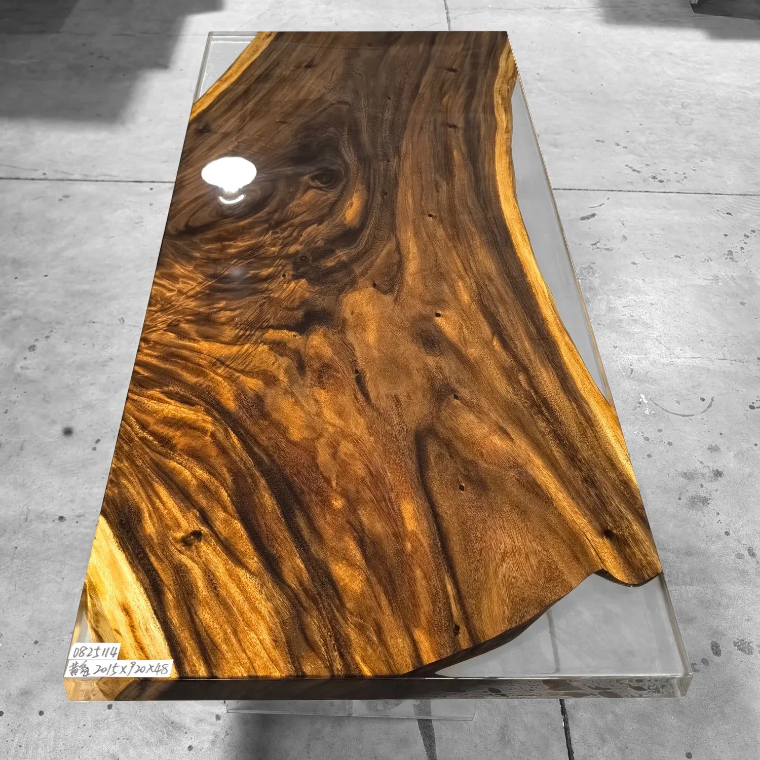 Luxury single wood epoxy river table for 6-8 person - MOOKA FURNITURE