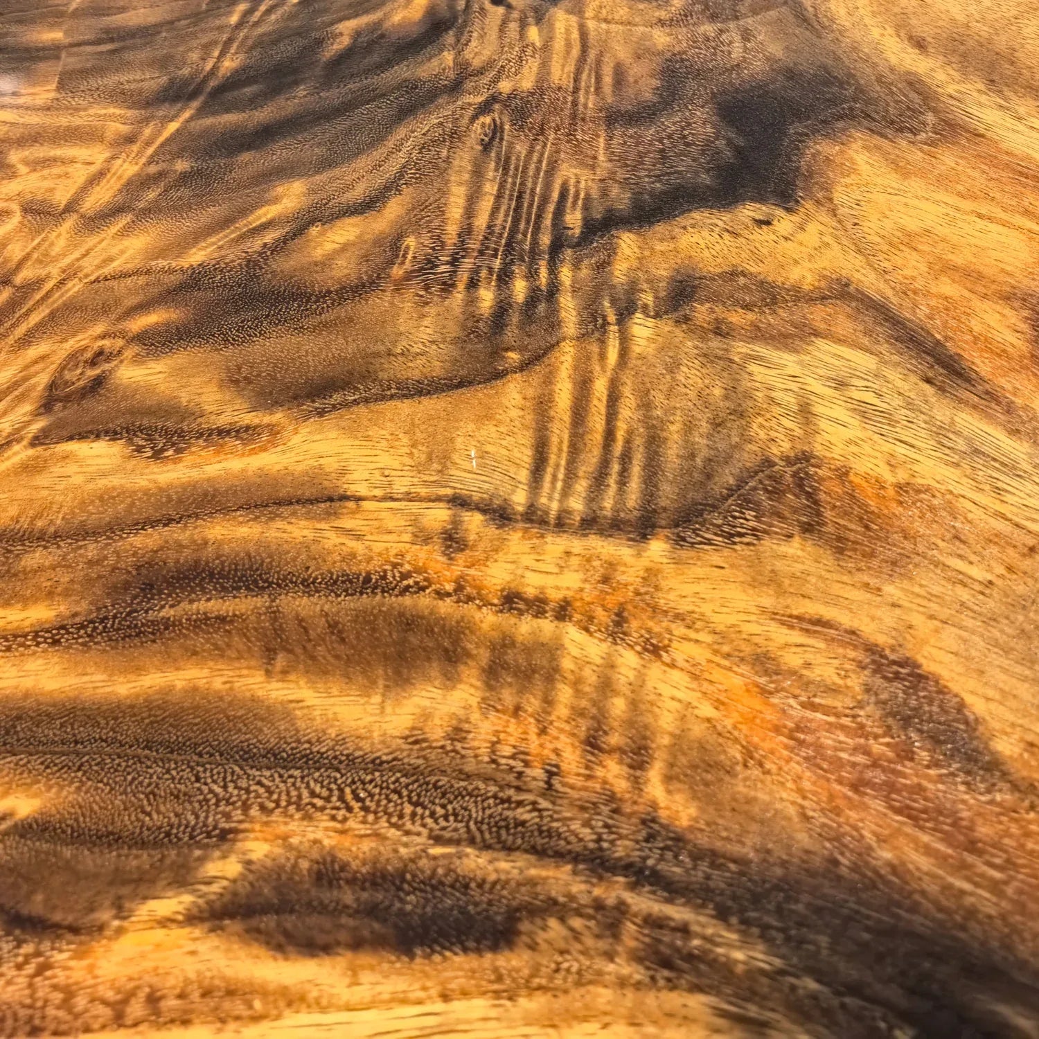 Luxury single wood epoxy river table for 6-8 person - MOOKA FURNITURE