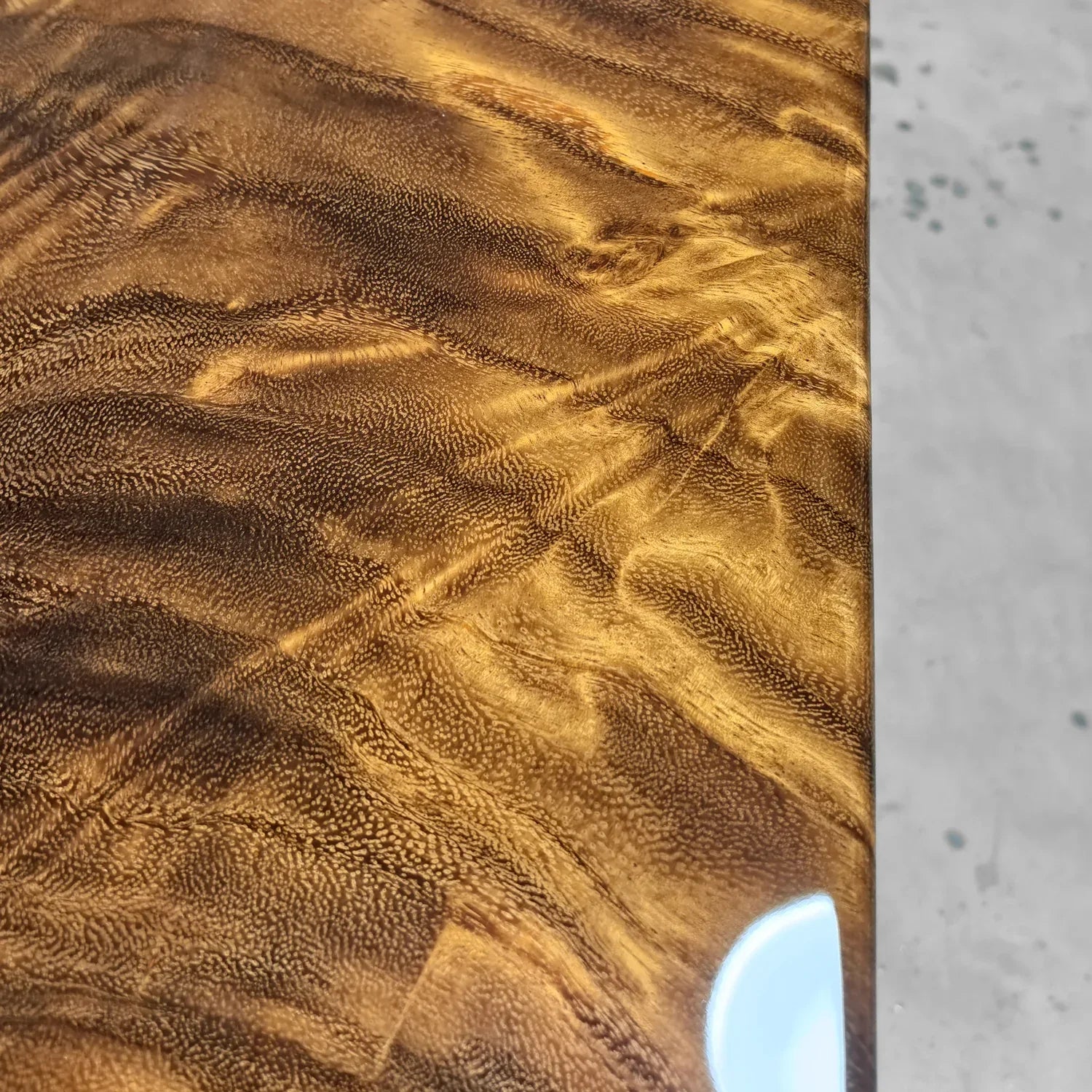 Luxury single wood epoxy river table for 6-8 person - MOOKA FURNITURE