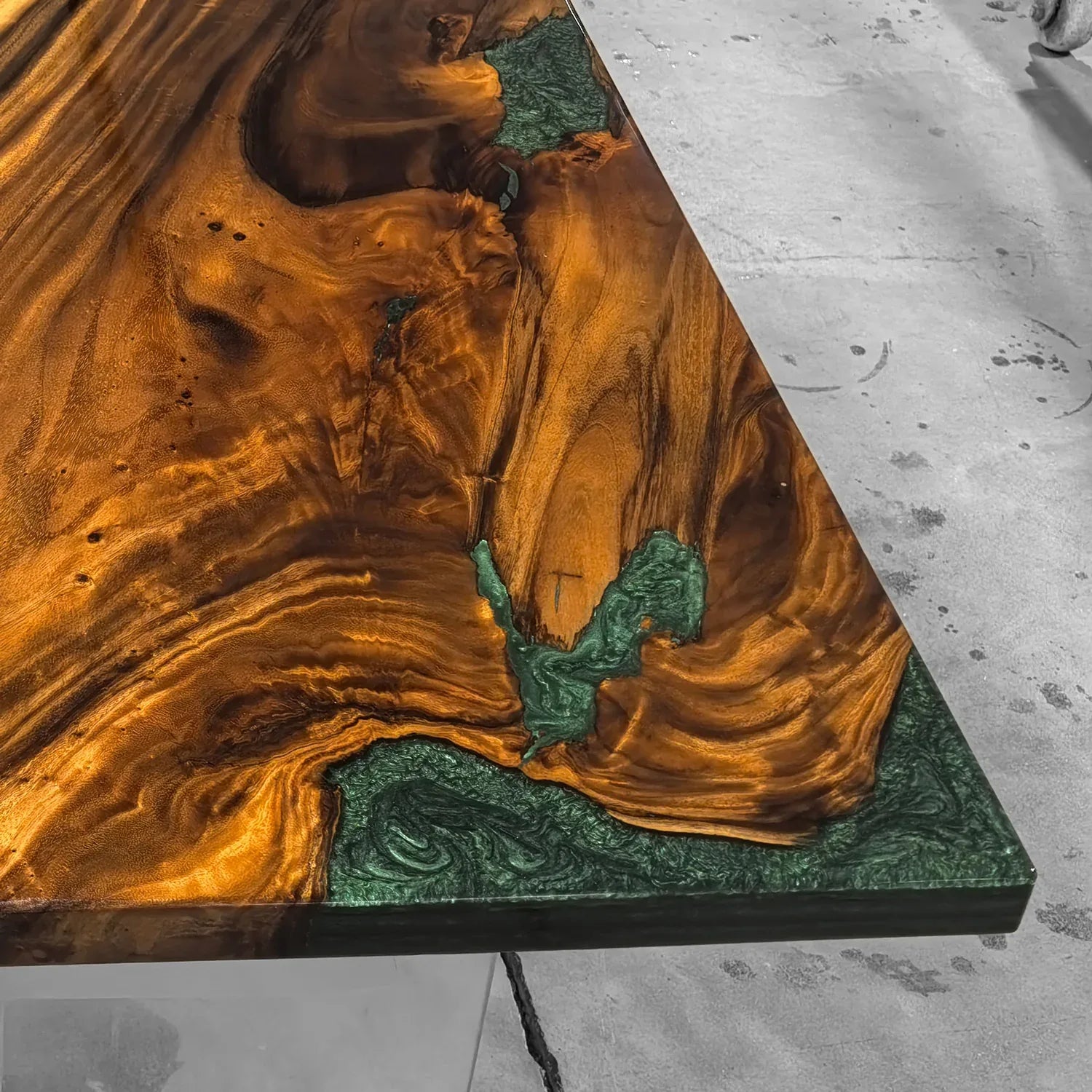 Forest green resin natural wood unique luxury 6-8 people dining table - MOOKA FURNITURE